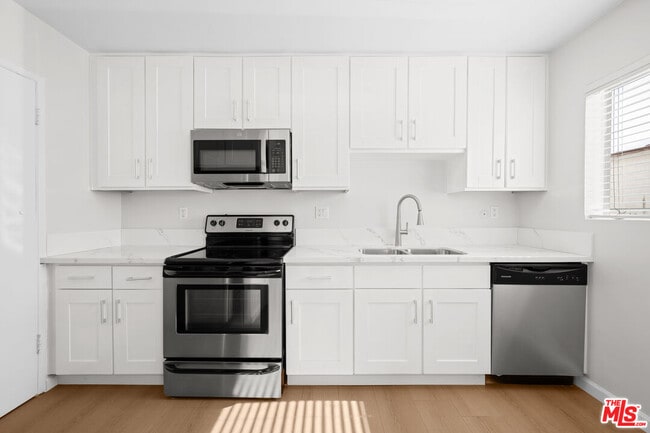 Photo - 1206 S Holt Ave Unidad 4