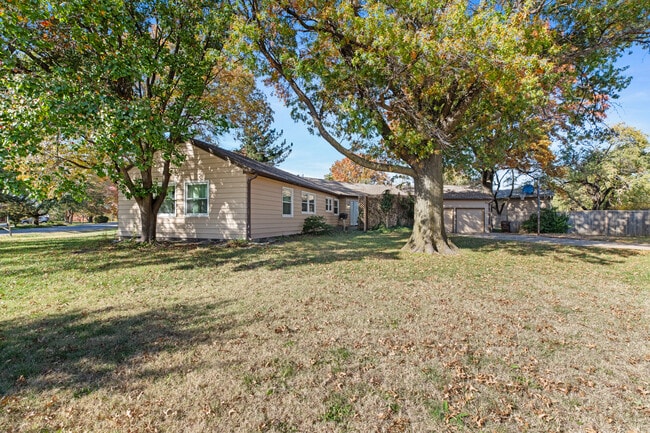 Photo - 22 E Hawthorne St