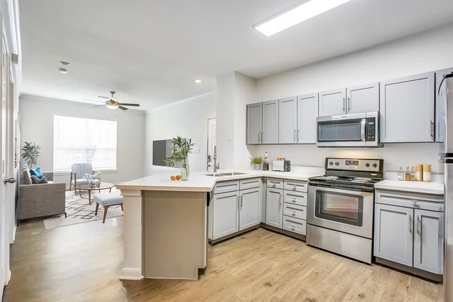 Building Photo - Comfort & Convenience in Houston! Unit OCWE