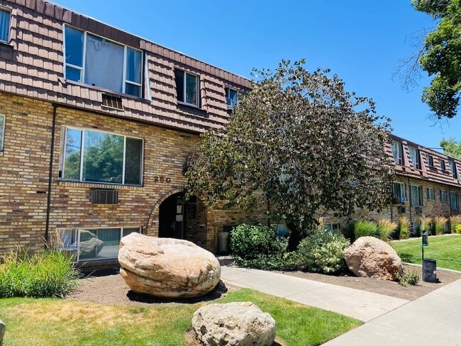 Building Photo - 250 S 900 E Unit 01A