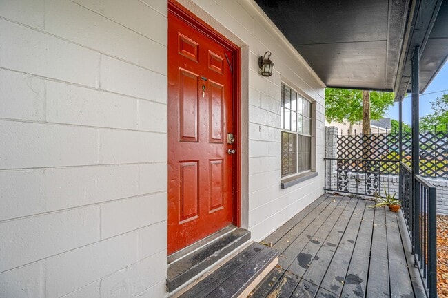 Photo - Renovated Seminole Heights Townhome with Laundry Included Unit 4004-C