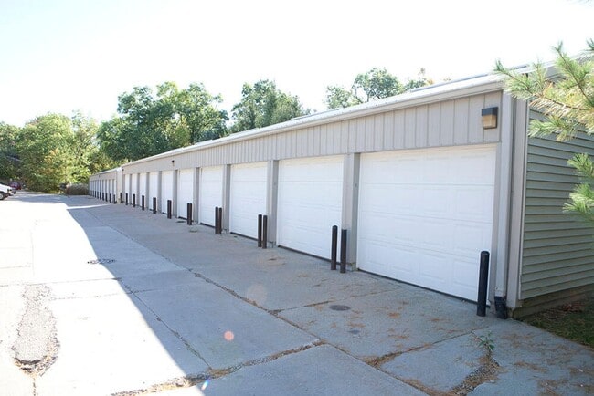 Photo - Hidden Oaks Apartments