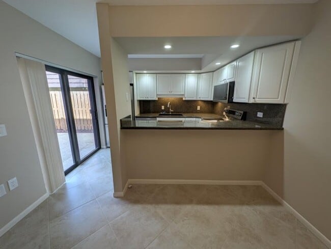 Building Photo - 1908 19th Ln