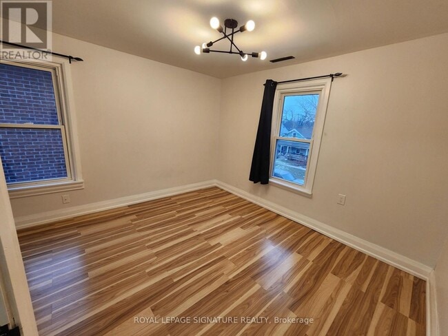 Photo - 731 St Antoine St