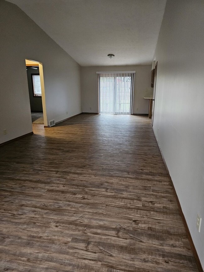 Building Photo - 2 bedroom, 1.5 bathroom apartment Unit Westgate Properties, LLC