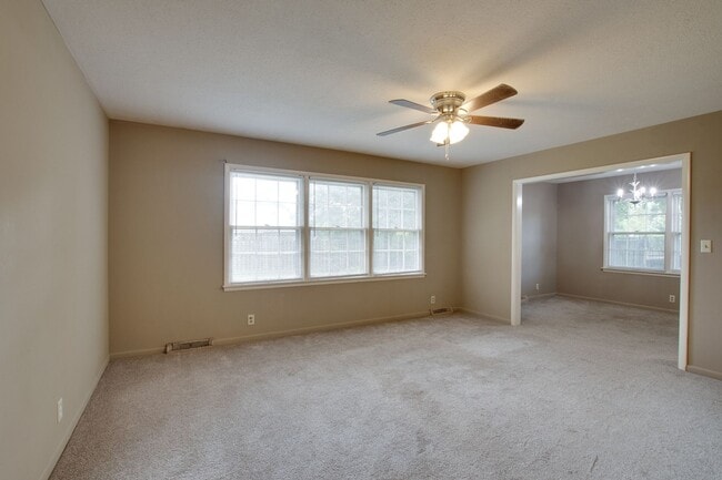 Photo - 904 SE Chatterson Rd