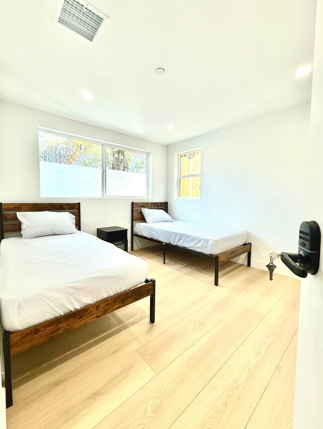 Photo - 4513 Rosewood Ave