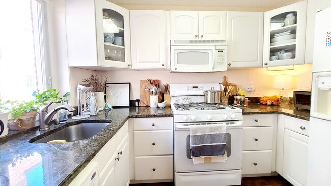 Photo - 28 Saint Paul St Unit 6