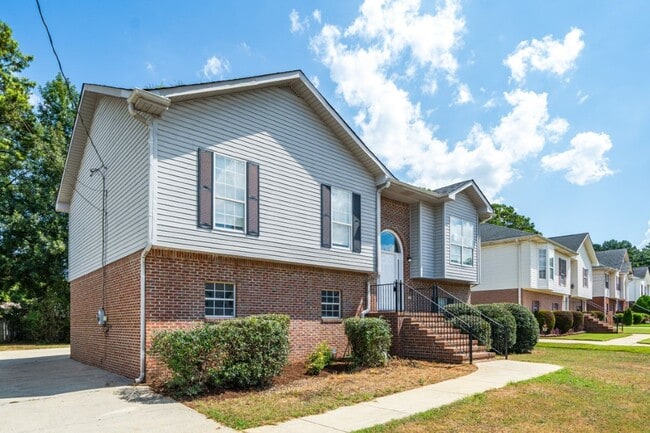 Photo - 429 Surrey Cir