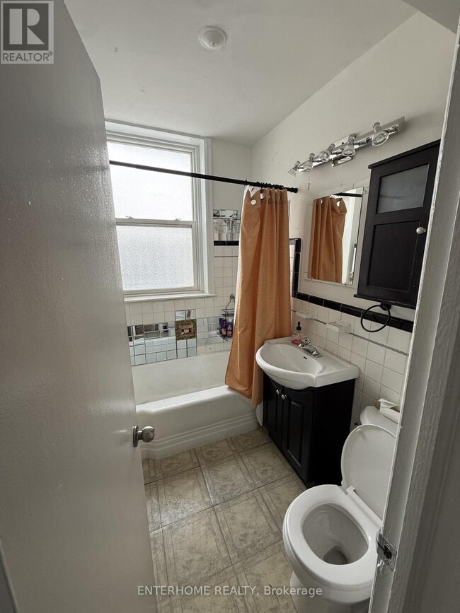 Photo - 51 Queen St E Unit 2