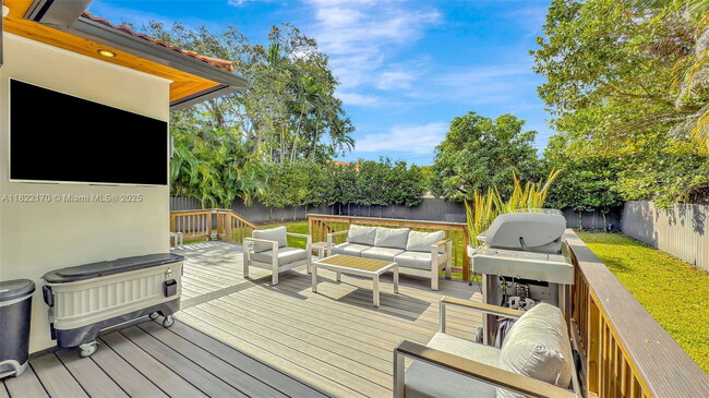 Photo - 130 SW 25th Rd