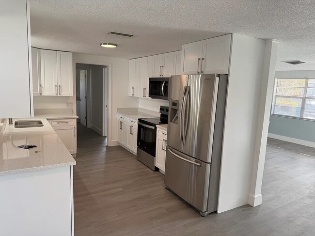 Building Photo - 6441 Woodland Ln