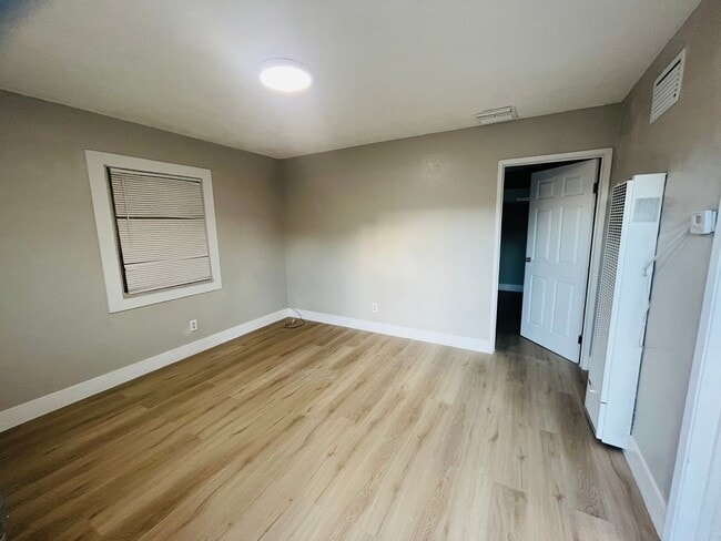 Photo - 500 Unidad #B