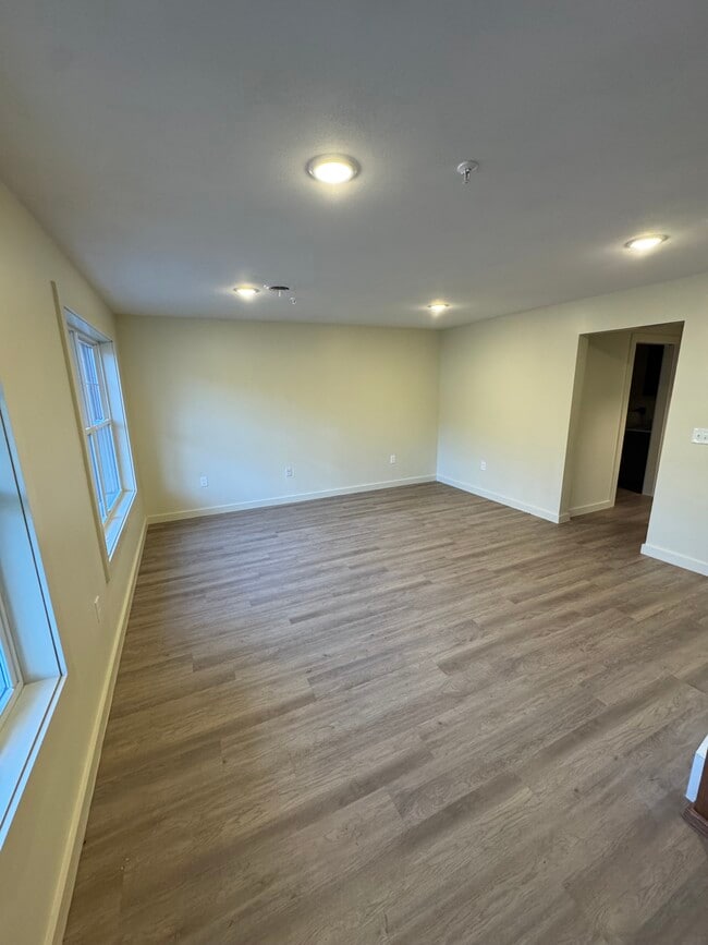 Photo - 6 Locust Ave