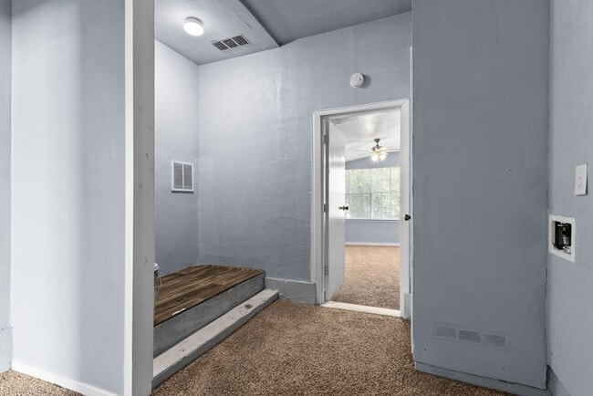 Photo - 2709 Hillside Dr