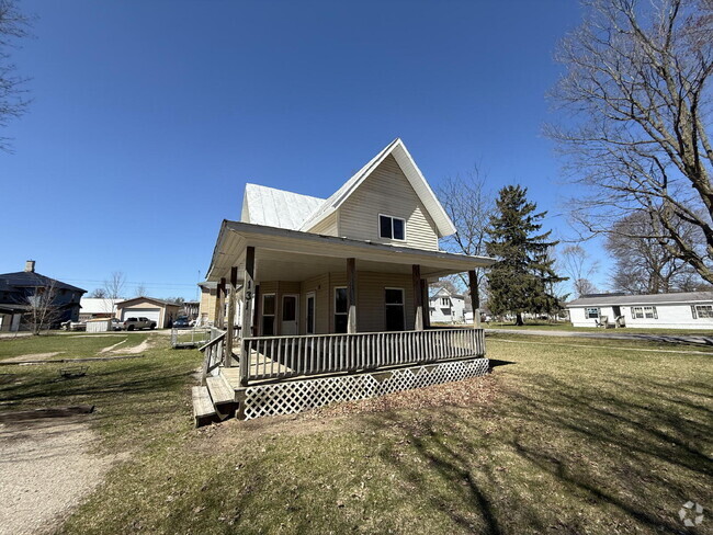 Building Photo - Howard City Multi-level 2BR Unit A Rental