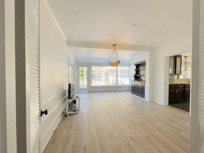 1055 Winston Ave