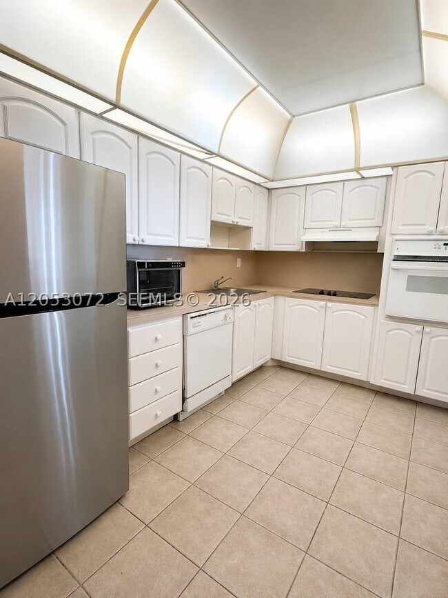 Photo - 19380 Collins Ave Unit 910