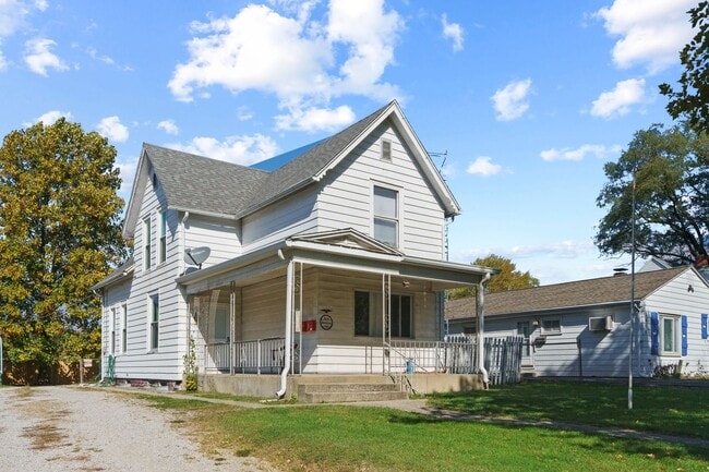 Building Photo - 3010 McArthur Dr Unit #1 Lower