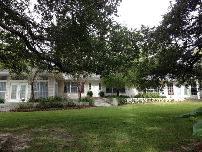 Photo - Spacious 4-Bedroom Home in the Desirable Gulf Hills Golf Course Community!