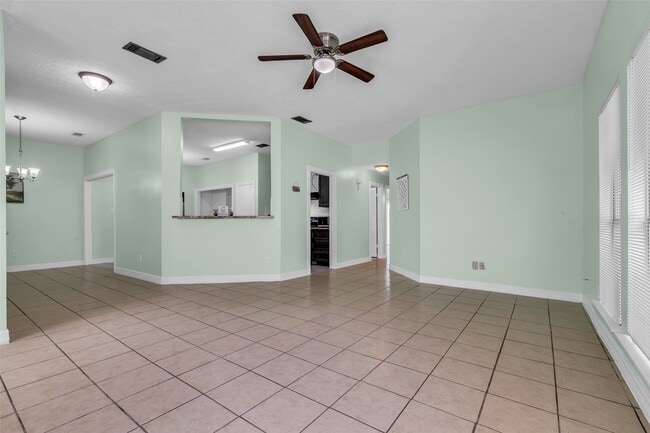 Building Photo - 11838 Plumbrook Dr Rental