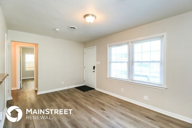 Photo - 1105 Locust Dr