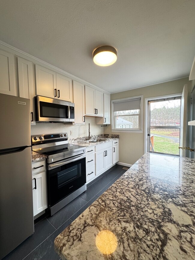 Building Photo - 61 Trowbridge Ln Unit 61