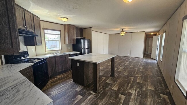 Photo - 2320 E MacArthur Rd