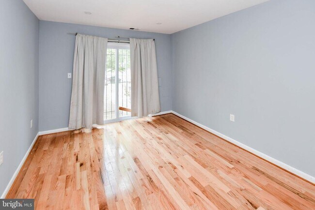 Photo - 1704 Montana Ave NE