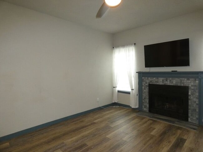 Photo - 501 E Burgess Rd