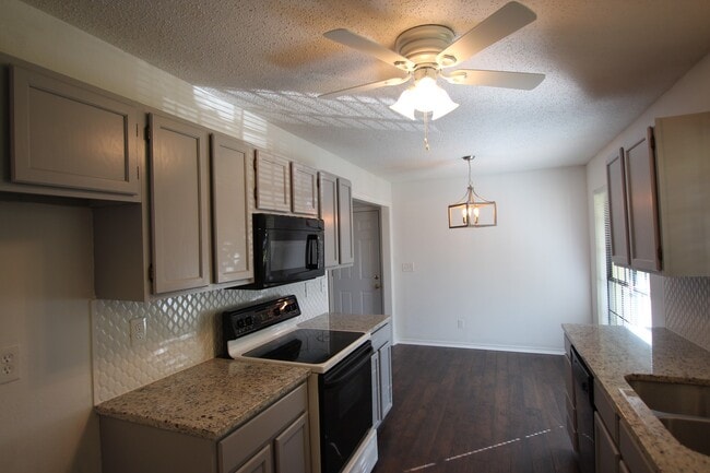 Photo - Coming Soon: Stunning 2 bedroom, 2 bath home in Whitehouse ISD!