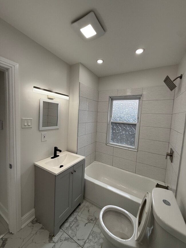 Photo - 2011 Grey Ave