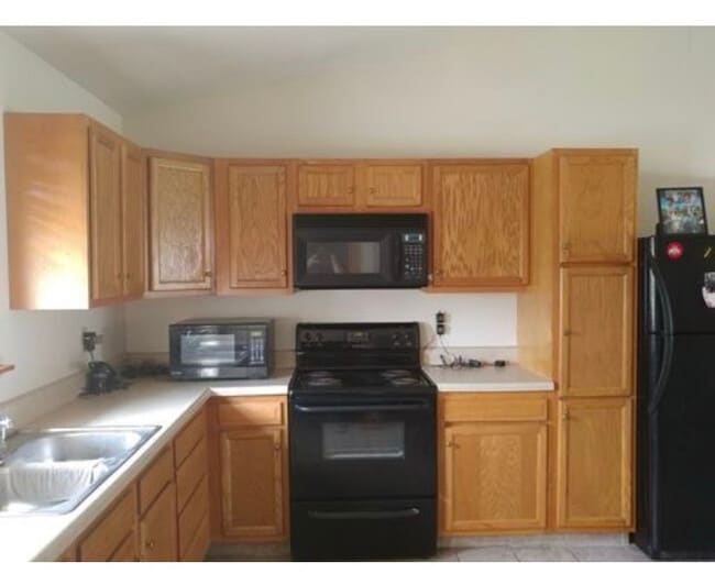 Photo - 185 Gullion Ln