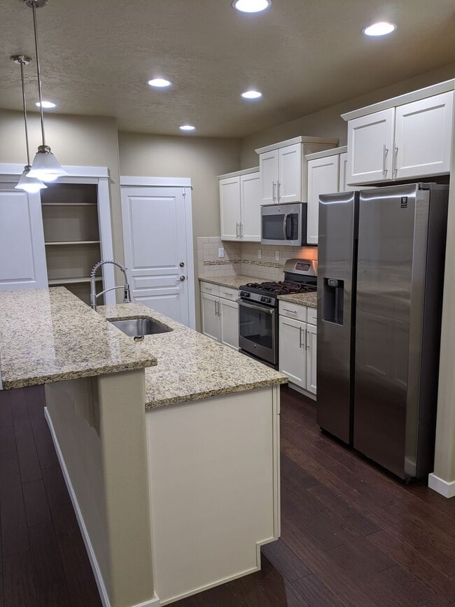 Photo - Beautiful 3 Bedroom, 2.5-Bath Home With Op...