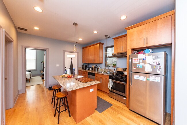 Photo - 2627 W Hirsch St Unit 2