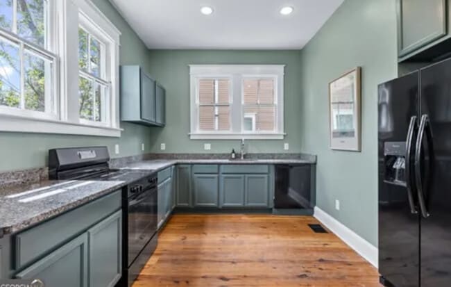 Photo - 657 E Henry St