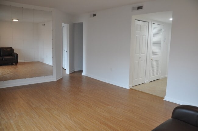 Photo - 1300 Army Navy Dr Unit 813