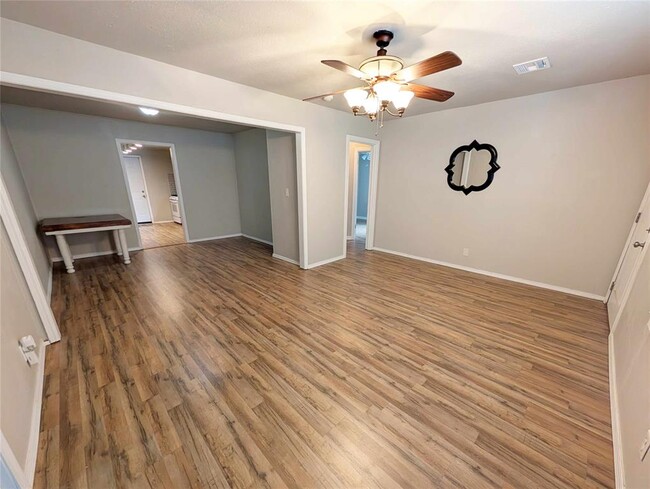 Photo - 217 E Douglas Dr