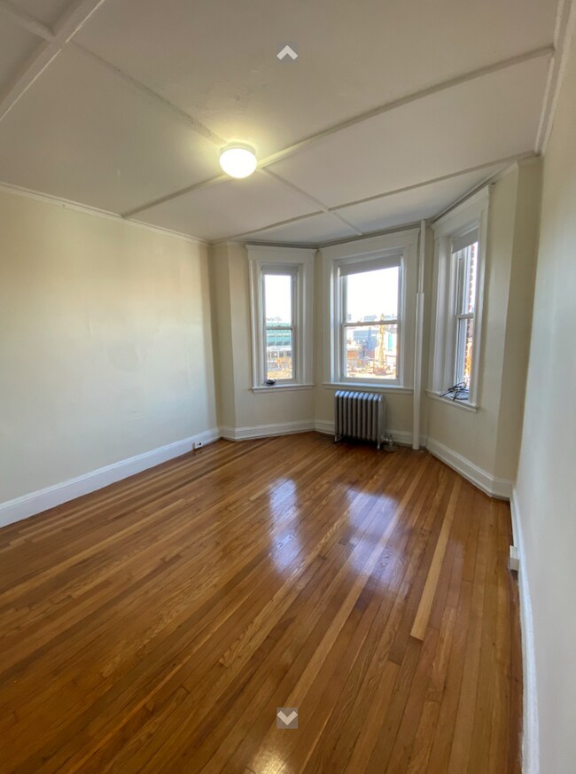 Building Photo - Amazing Fenway Location and Price - 1 Bedr... Rental