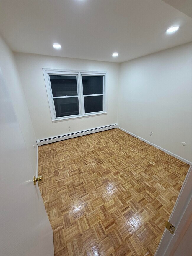 Photo - 293 Avenue C