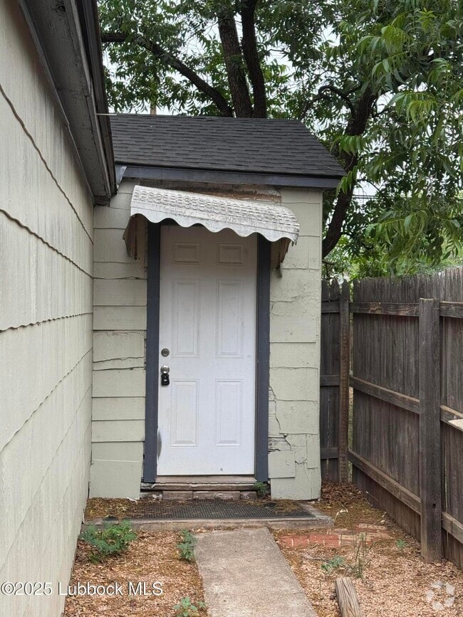Building Photo - 2308 33rd St Rental