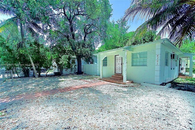 Photo - 6701 NE Miami Pl