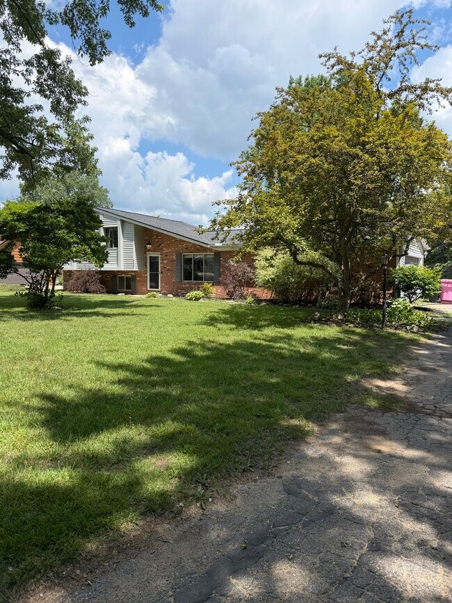 Photo - 4544 Hillview Shr