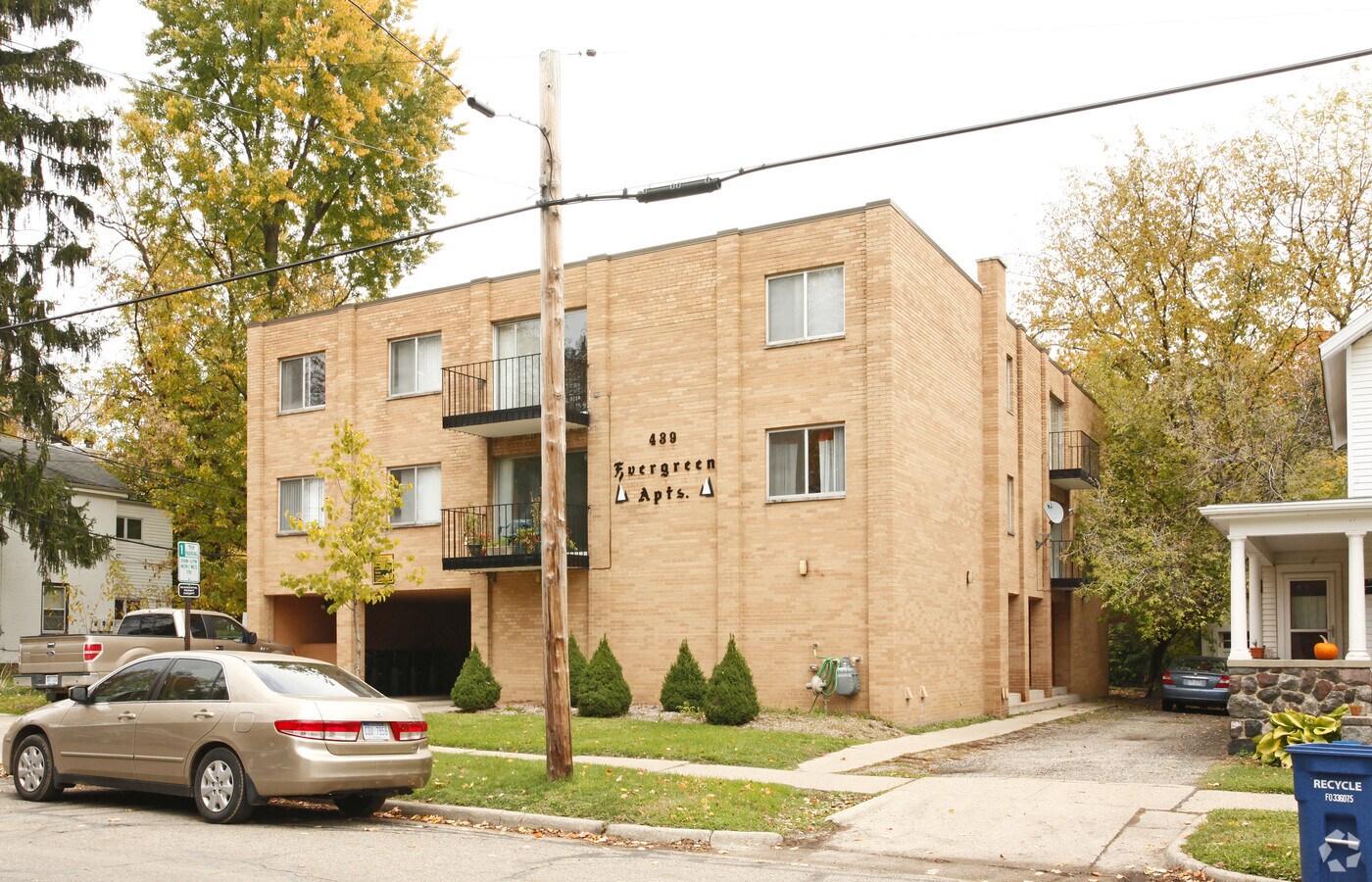 Evergreen Apartments - Evergreen Apartments
