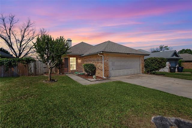 Photo - 217 N Bugle Dr House