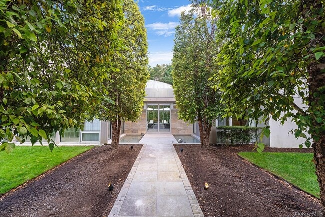 Photo - 7 Rolling Wood Ln