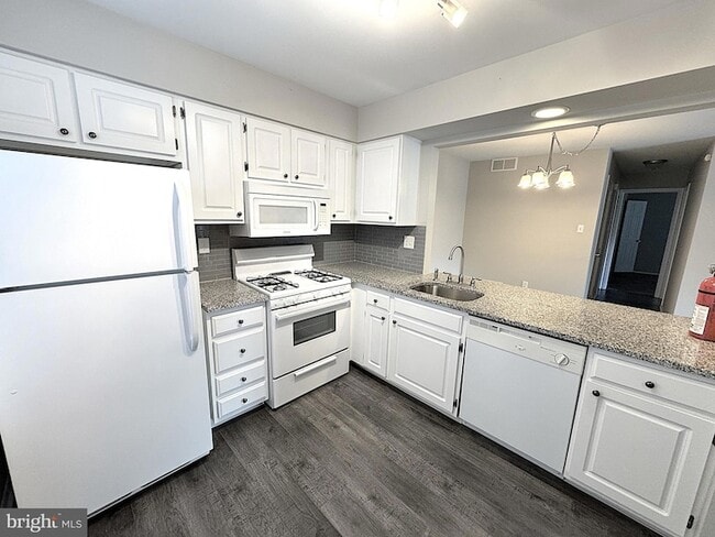 Photo - 560 Shetland Ct