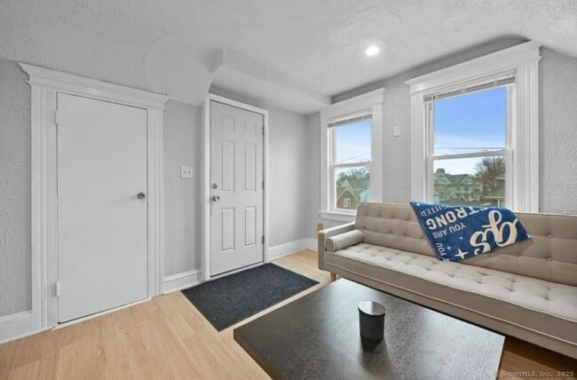 Building Photo - 115 Harborview Ave Unit 3rd Rental