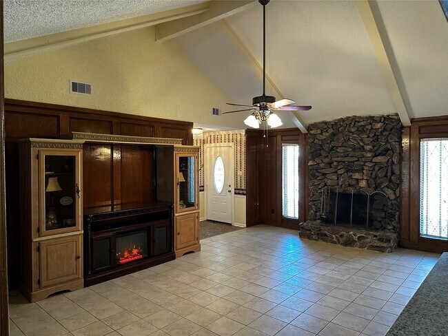 Photo - 330 Maybrook Dr