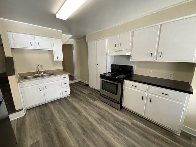 Photo - 544 Smith St